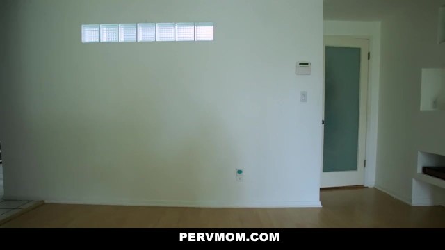 Pervmom - Homemaker Stepmom Fucked In Kitchen